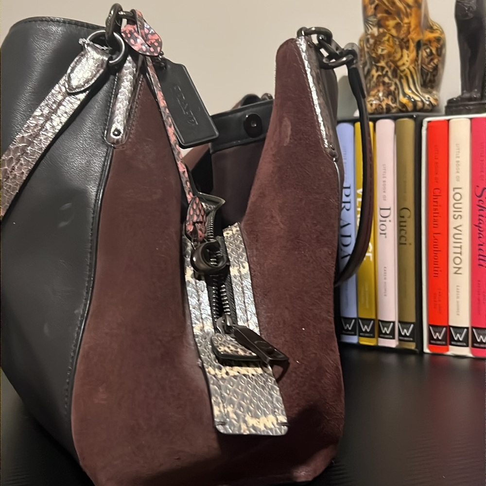 Upcrafted Dalton 31 In Colorblock With Snakeskin Detail - Picture 13 of 15